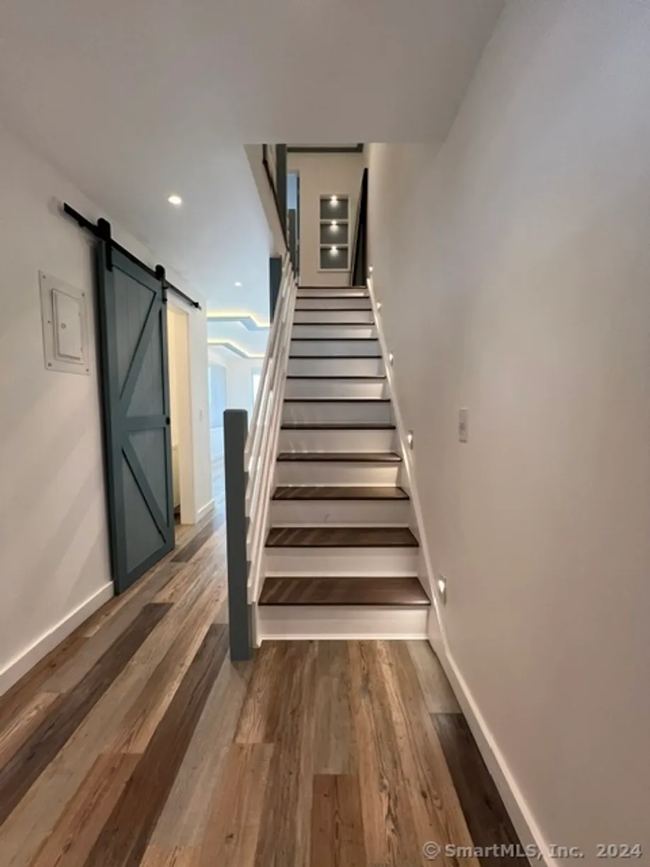 Greenwich Real Estate | View 60 Connecticut Avenue, 7 | 3 Beds, 1 Bath