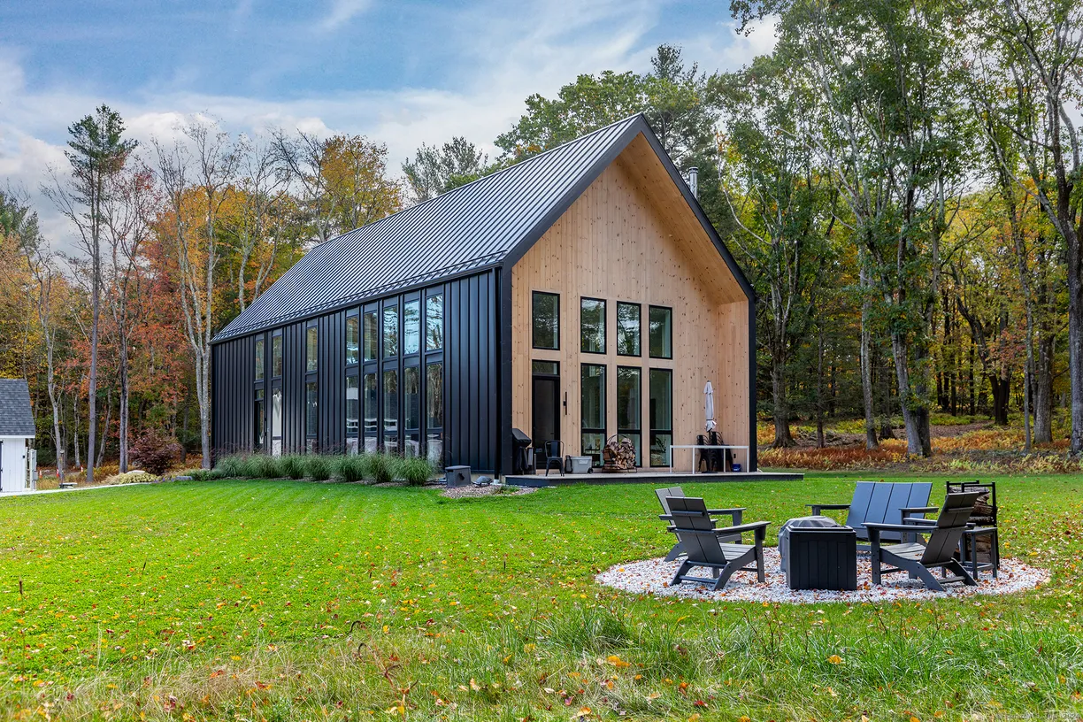 Greenwich Real Estate | View  | 4 Beds, 3 Baths