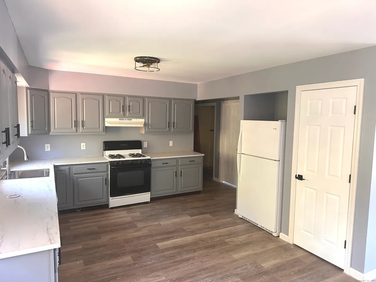 Greenwich Real Estate | View 32 Spring Street | 3 Beds, 1 Bath