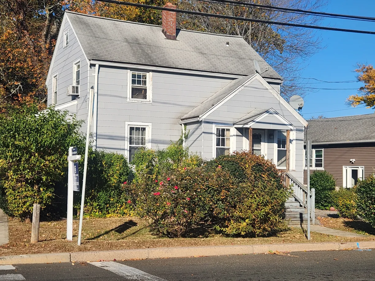 Greenwich Real Estate | View 56 Scofield Avenue | 2 Beds, 2 Baths