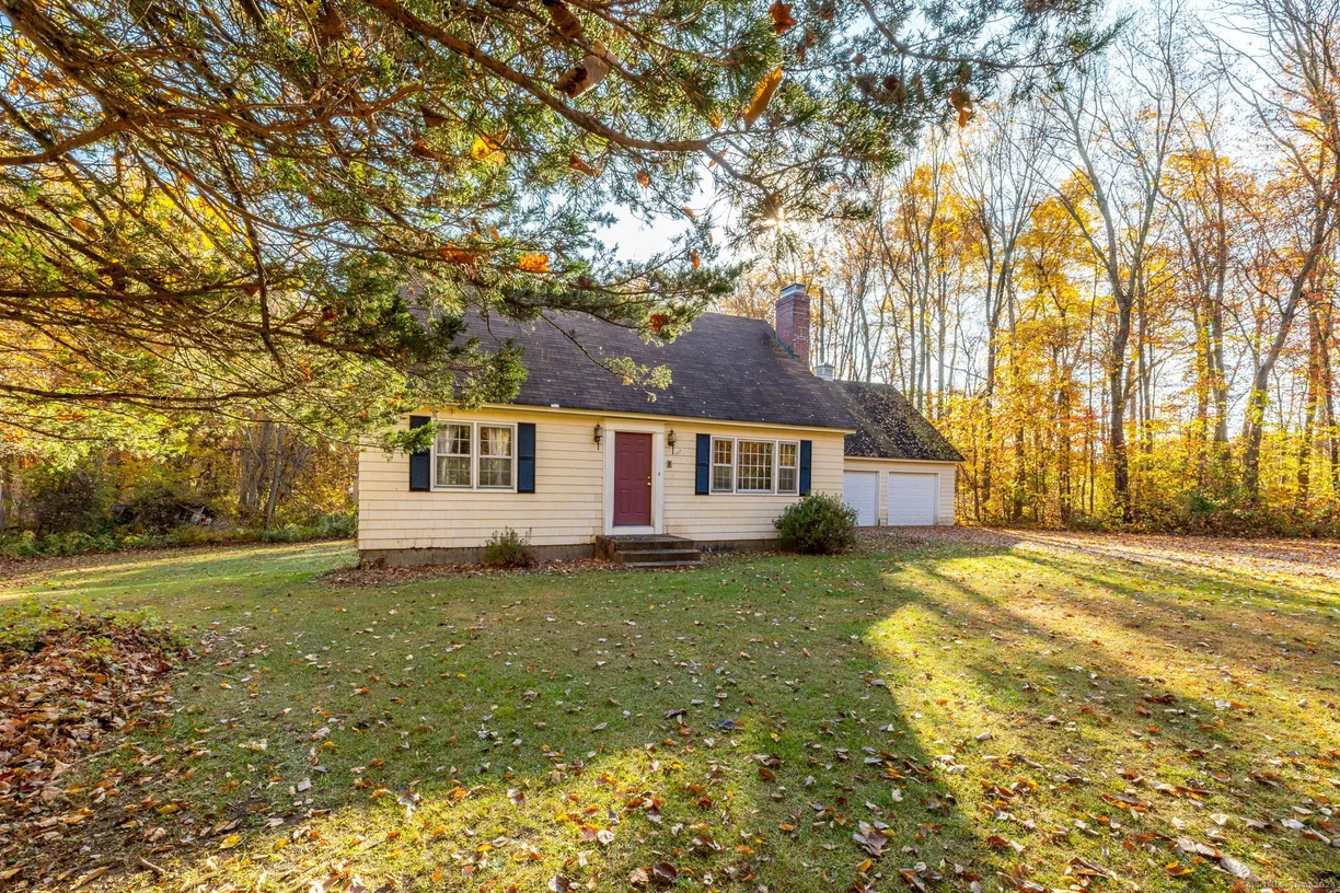 Greenwich Real Estate | View 481 Westchester Road | 4 Beds, 2 Baths