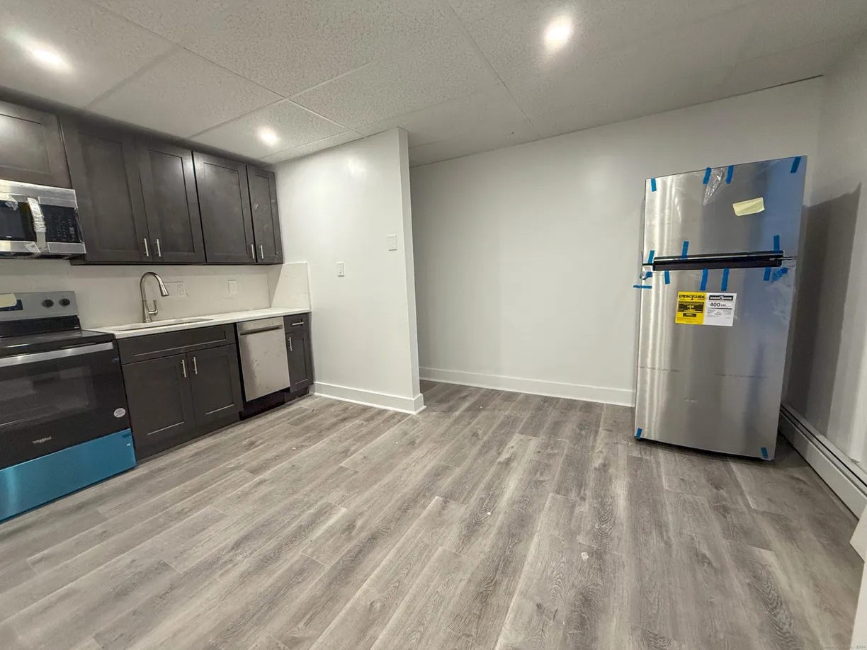 Greenwich Real Estate | View 156 Garfield Avenue, 14 | 3 Beds, 1 Bath