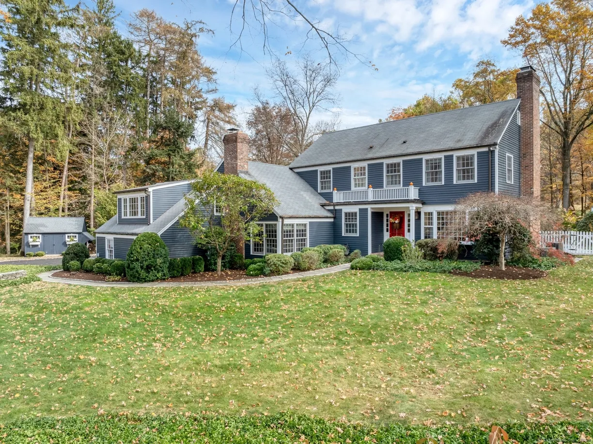 Greenwich Real Estate | View 95 Cannon Road | 5 Beds, 3 Baths