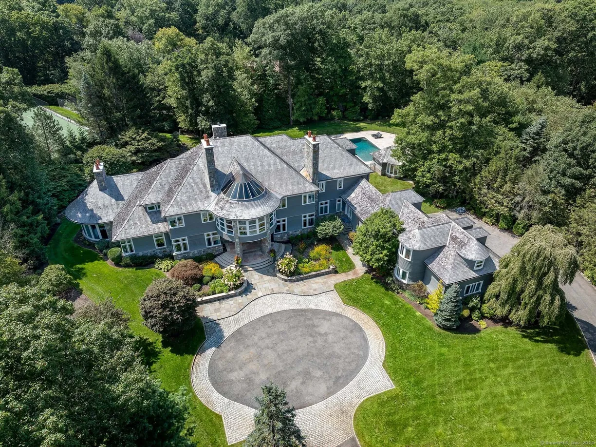 Greenwich Real Estate | View 1068 Lake Avenue | 5 Beds, 6 Baths