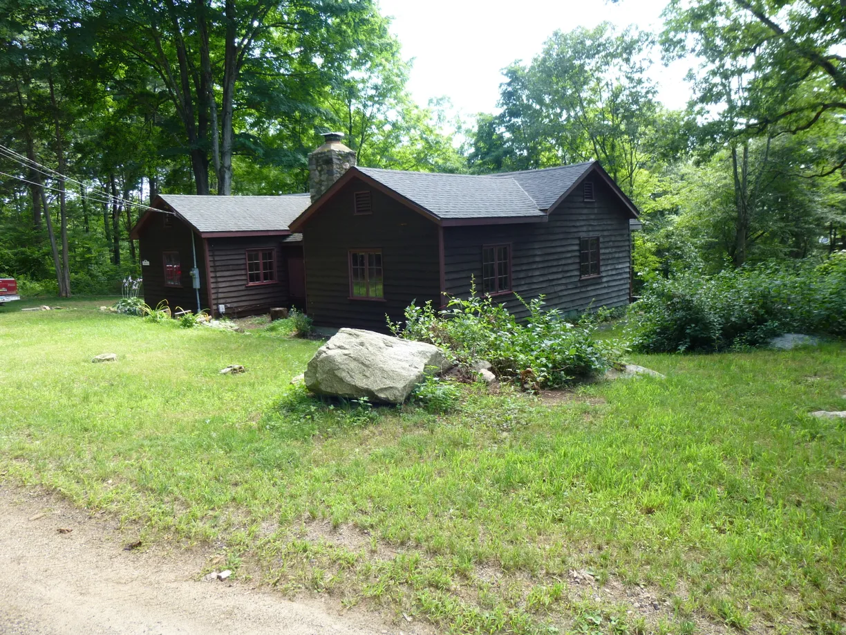 Greenwich Real Estate | View 39 Schoolhouse Lane | 2 Beds, 1 Bath