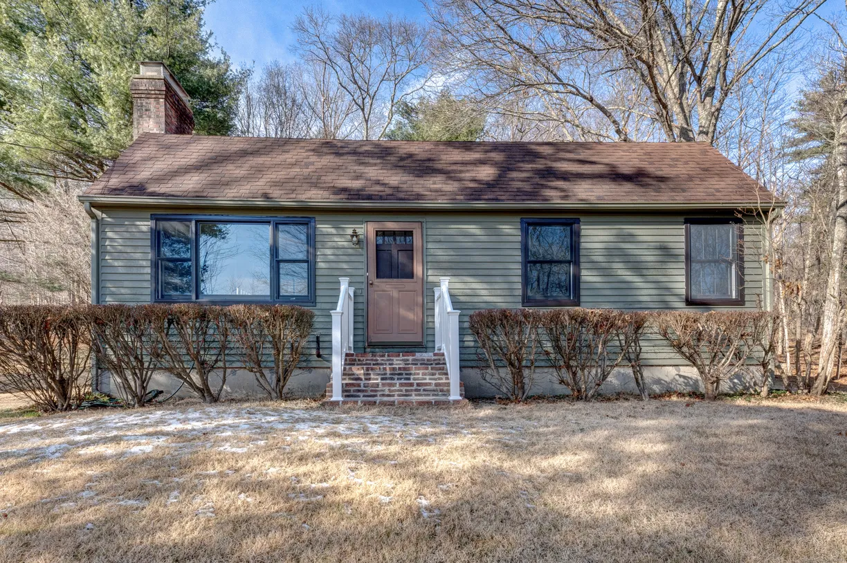 Greenwich Real Estate | View 291 Storrs Road | 3 Beds, 2 Baths