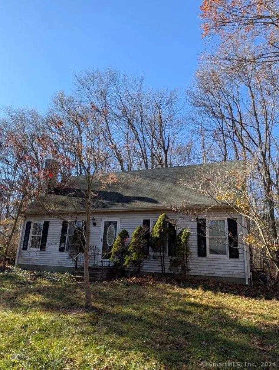 Greenwich Real Estate | View 660 Westchester Road | 3 Beds, 2 Baths