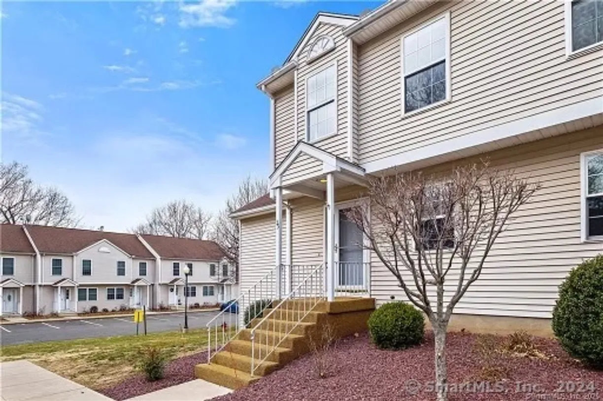 Greenwich Real Estate | View 35 Marjorie Lane, 35 | 3 Beds, 2 Baths