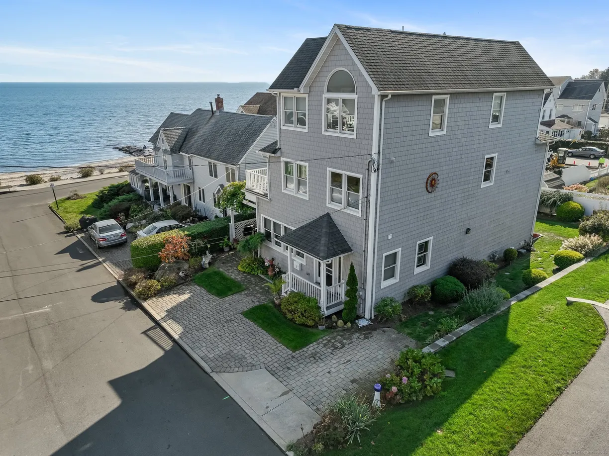 Greenwich Real Estate | View 1 Dunbar Road | 3 Beds, 2 Baths