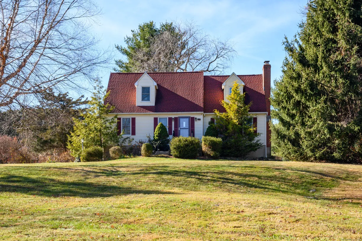 Greenwich Real Estate | View 20 Rolf Drive | 3 Beds, 2 Baths