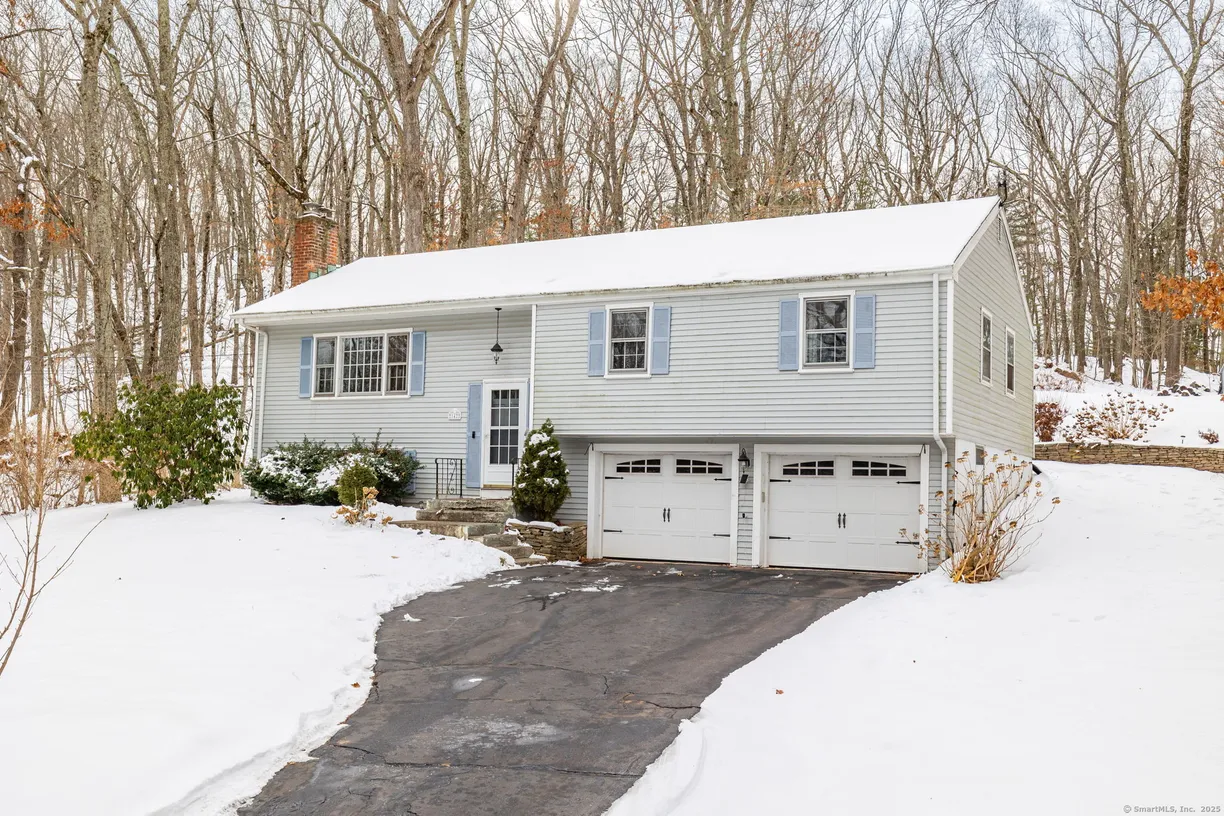 Greenwich Real Estate | View  | 3 Beds, 1 Bath