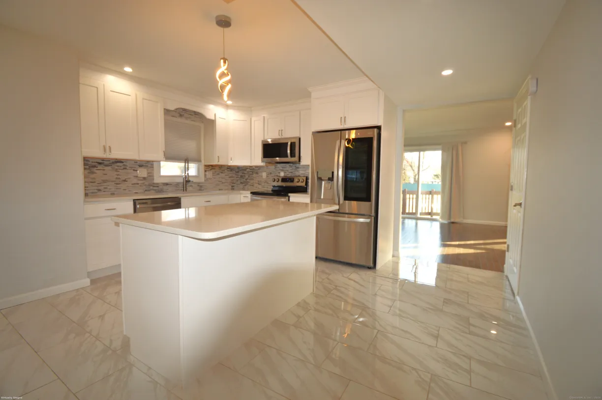 Greenwich Real Estate | View 20 Thorne Road, 20 | 3 Beds, 2 Baths