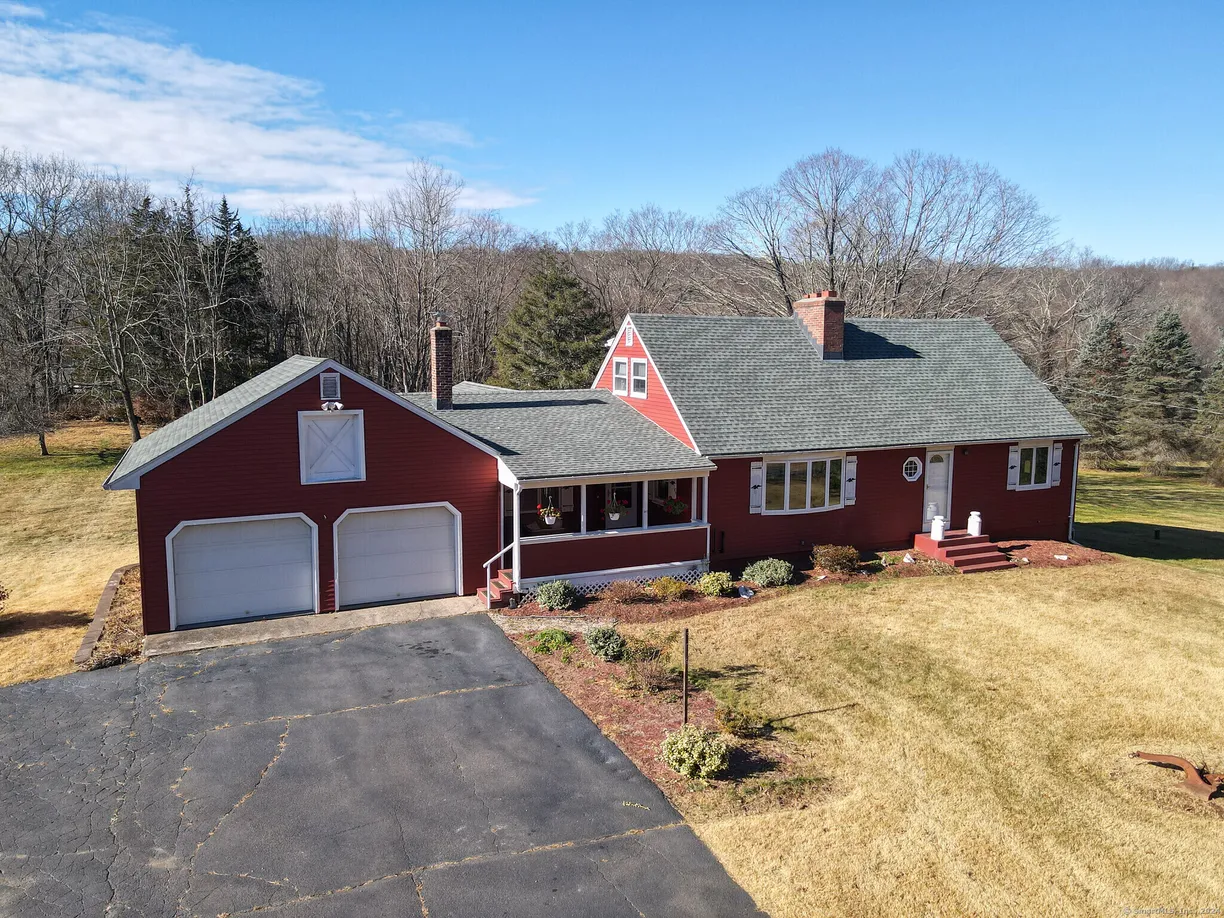 Greenwich Real Estate | View  | 3 Beds, 2 Baths
