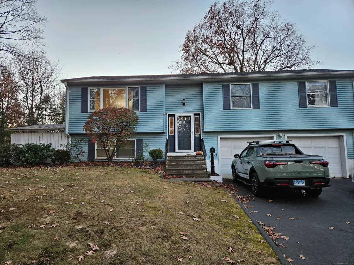 Greenwich Real Estate | View 7 Helen Street | 3 Beds, 2 Baths