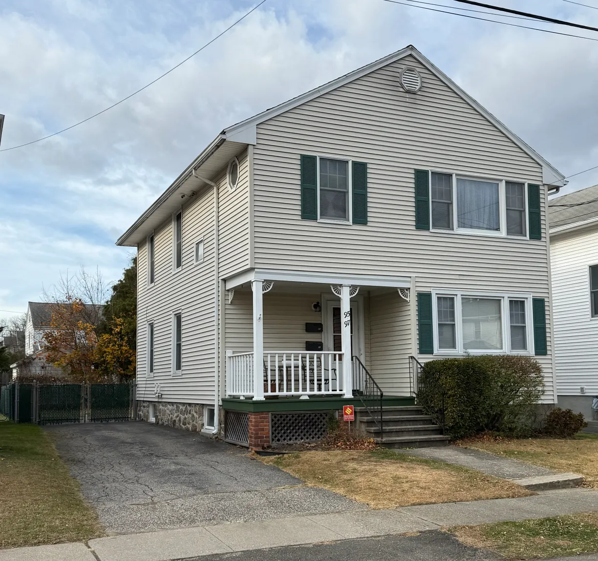 Greenwich Real Estate | View 95 Horace Street | 2 Beds, 1 Bath