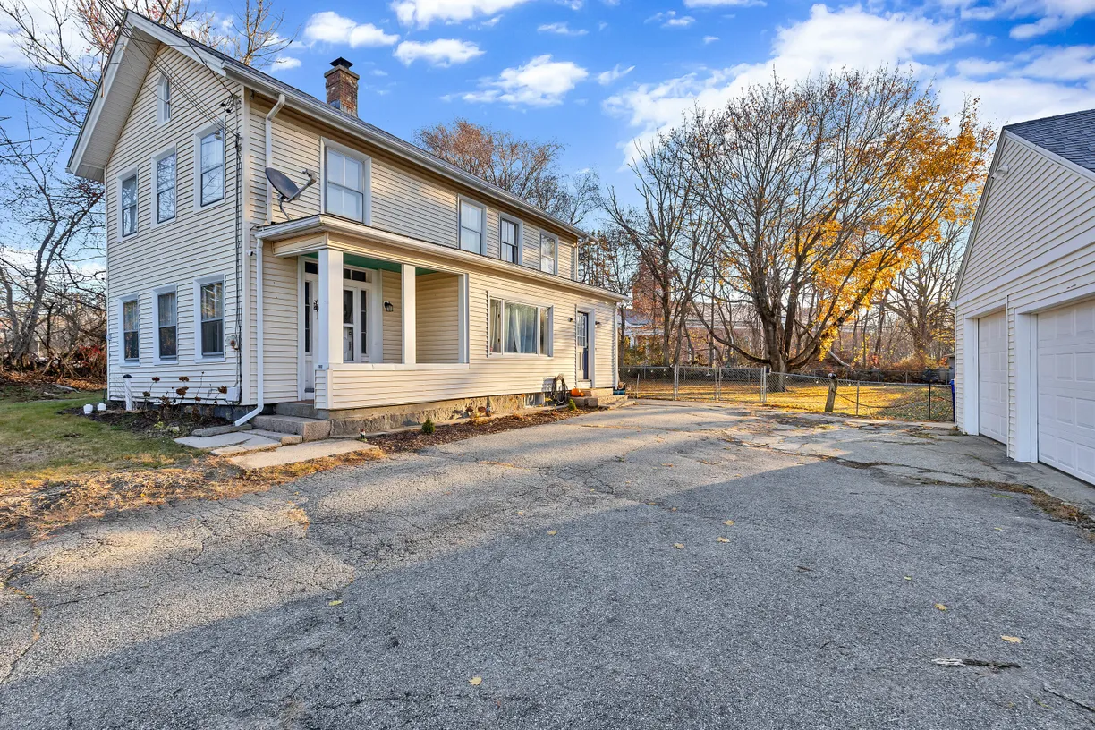 Greenwich Real Estate | View  | 2 Beds, 1 Bath