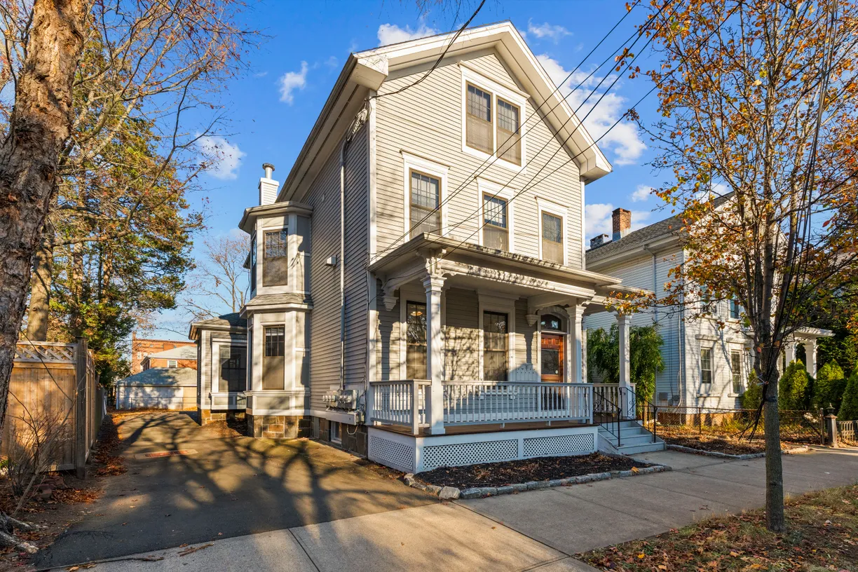Greenwich Real Estate | View 35 Eld Street | 6 Beds, 5 Baths