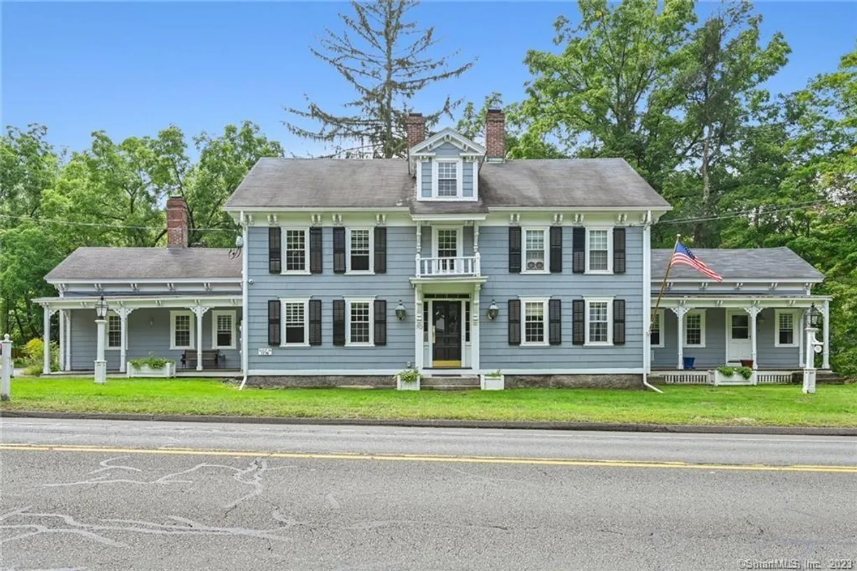Greenwich Real Estate | View 752 Main Street, 3 | 2 Beds, 1 Bath