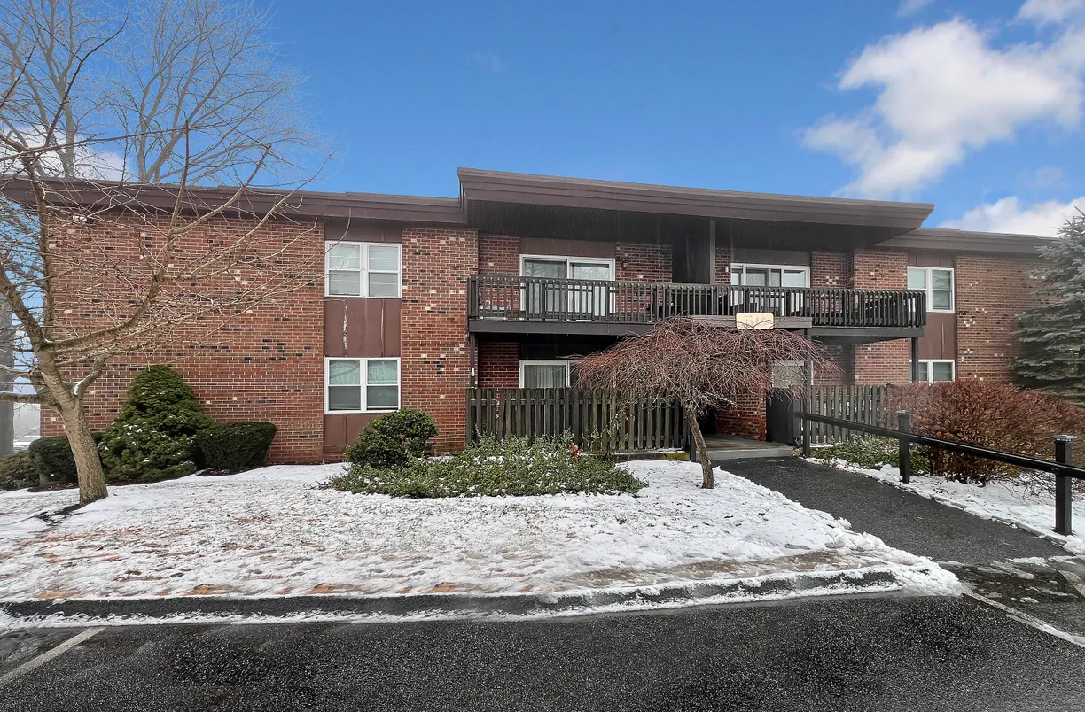 Greenwich Real Estate | View 50 Balance Rock Road, APT 11 | 2 Beds, 1 Bath