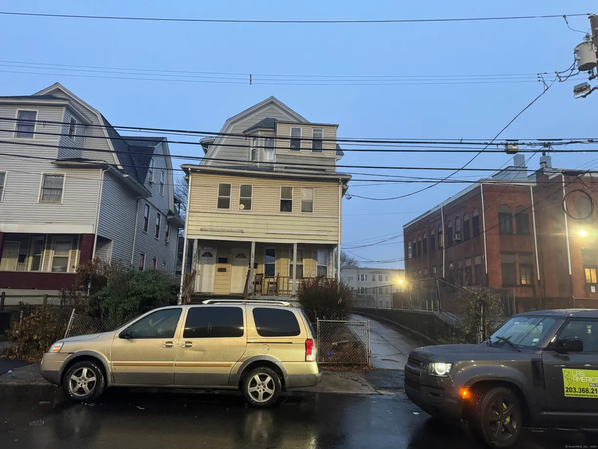 Greenwich Real Estate | View  | 6 Beds, 3 Baths