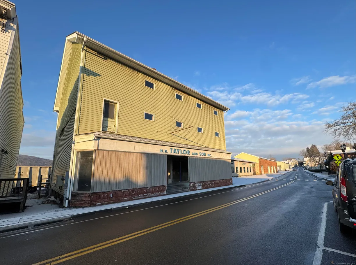 Greenwich Real Estate | View 85 Railroad Street | Listing