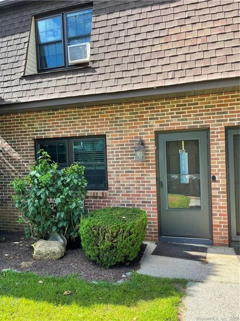 Greenwich Real Estate | View 143 Pine Hill Road, 18F | 2 Beds, 1 Bath