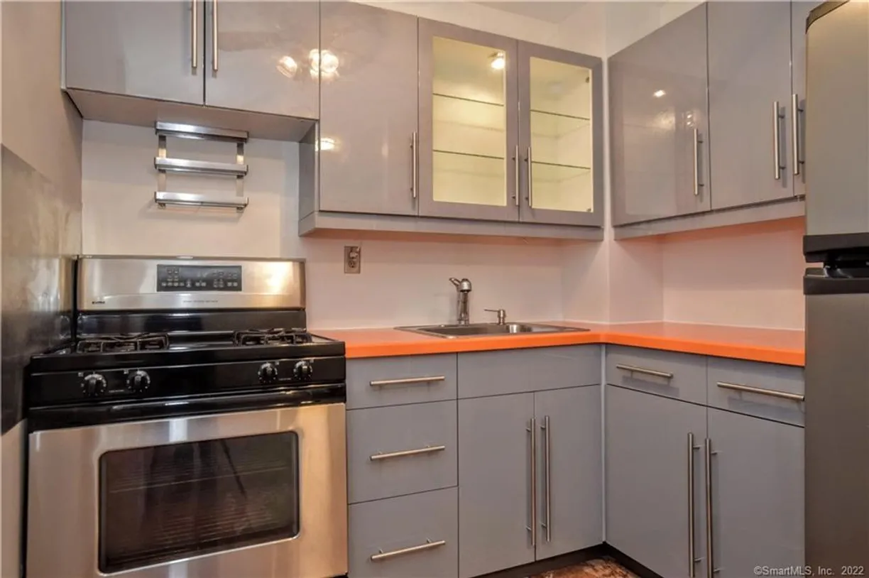 Greenwich Real Estate | View 700 Summer Street, 5H | 1 Bed, 1 Bath