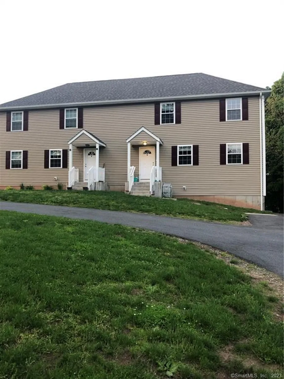 Greenwich Real Estate | View 33 Dividend Road, B | 3 Beds, 1 Bath