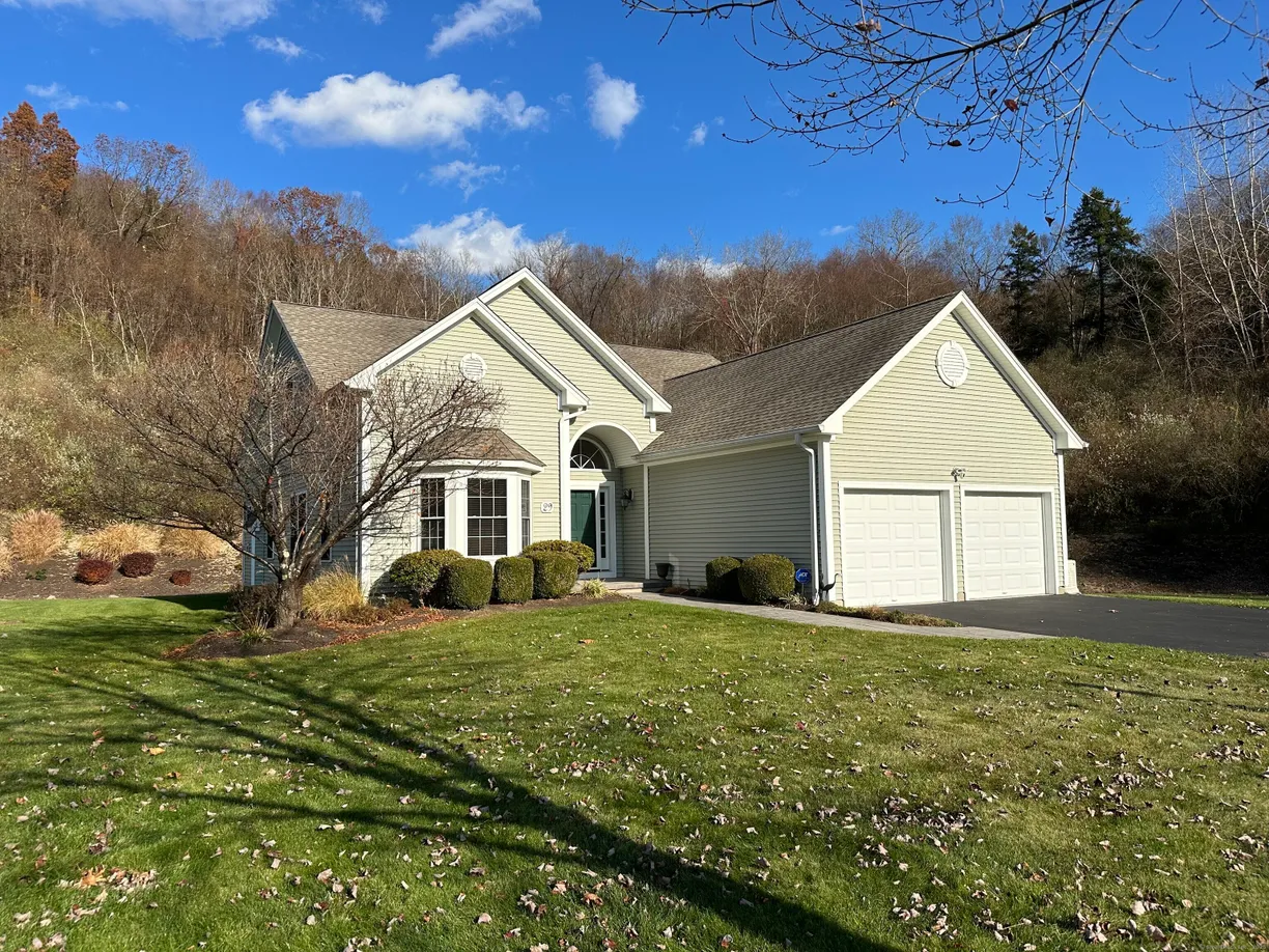 Greenwich Real Estate | View 29 Riverbend Drive, 29 | 2 Beds, 2 Baths
