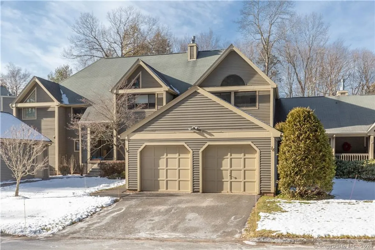Greenwich Real Estate | View 18 River View, 18 | 2 Beds, 2 Baths