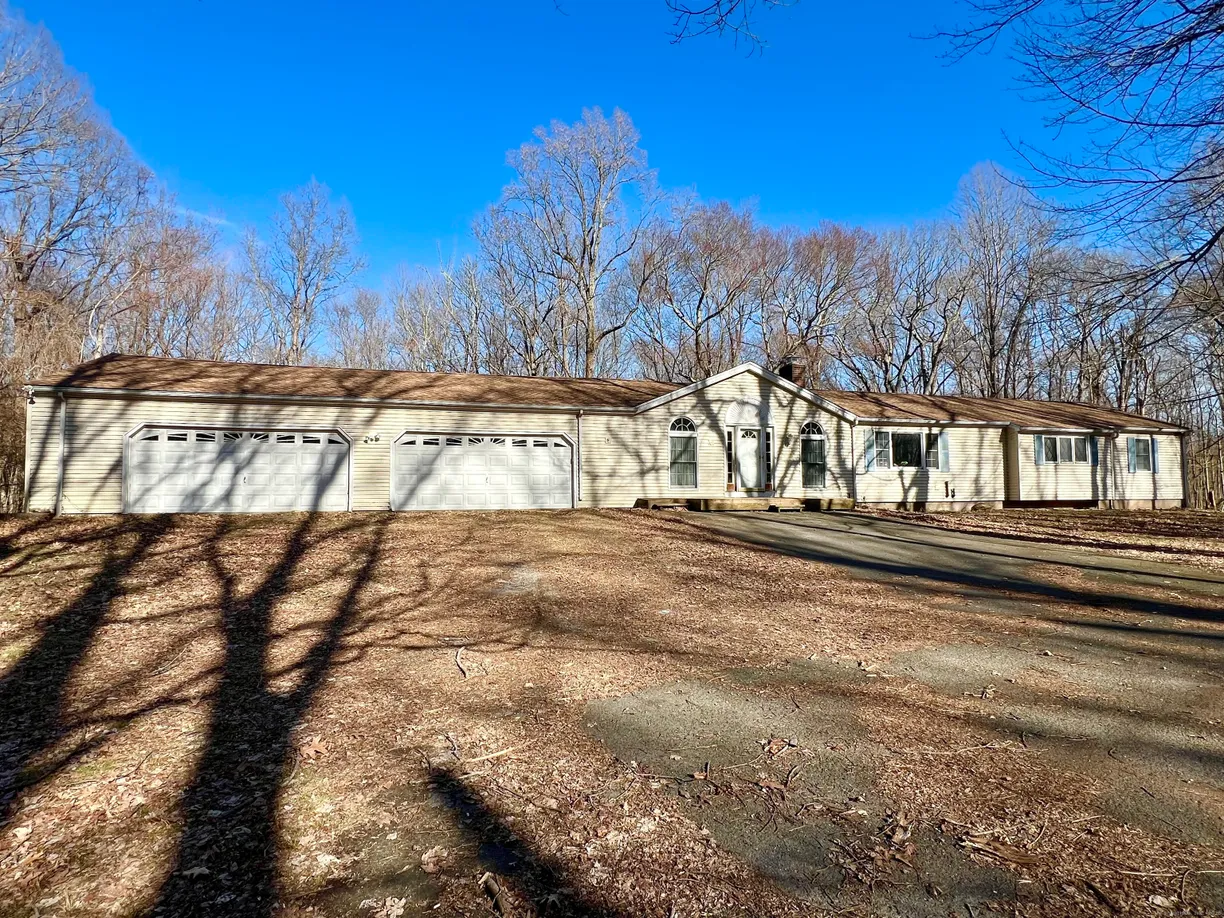 Greenwich Real Estate | View 290 Isinglass Road | 5 Beds, 3 Baths