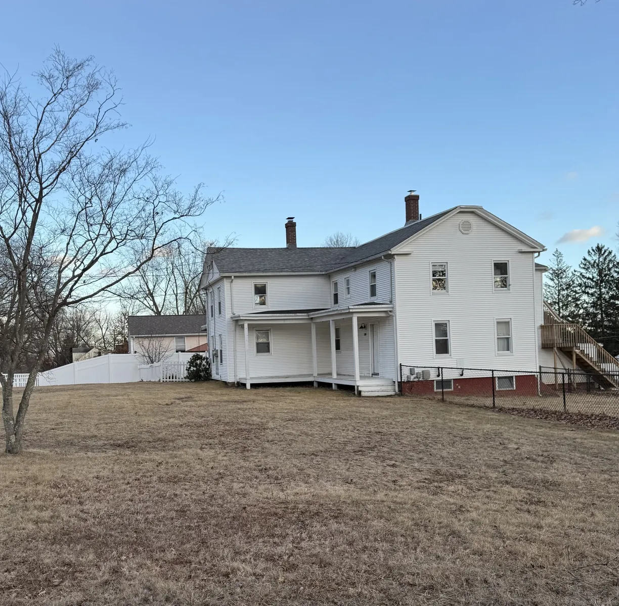 Greenwich Real Estate | View 585 Thompsonville Road, B | 2 Beds, 1 Bath