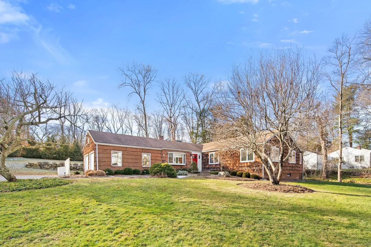 Greenwich Real Estate | View 33 High Point Road | 3 Beds, 2 Baths
