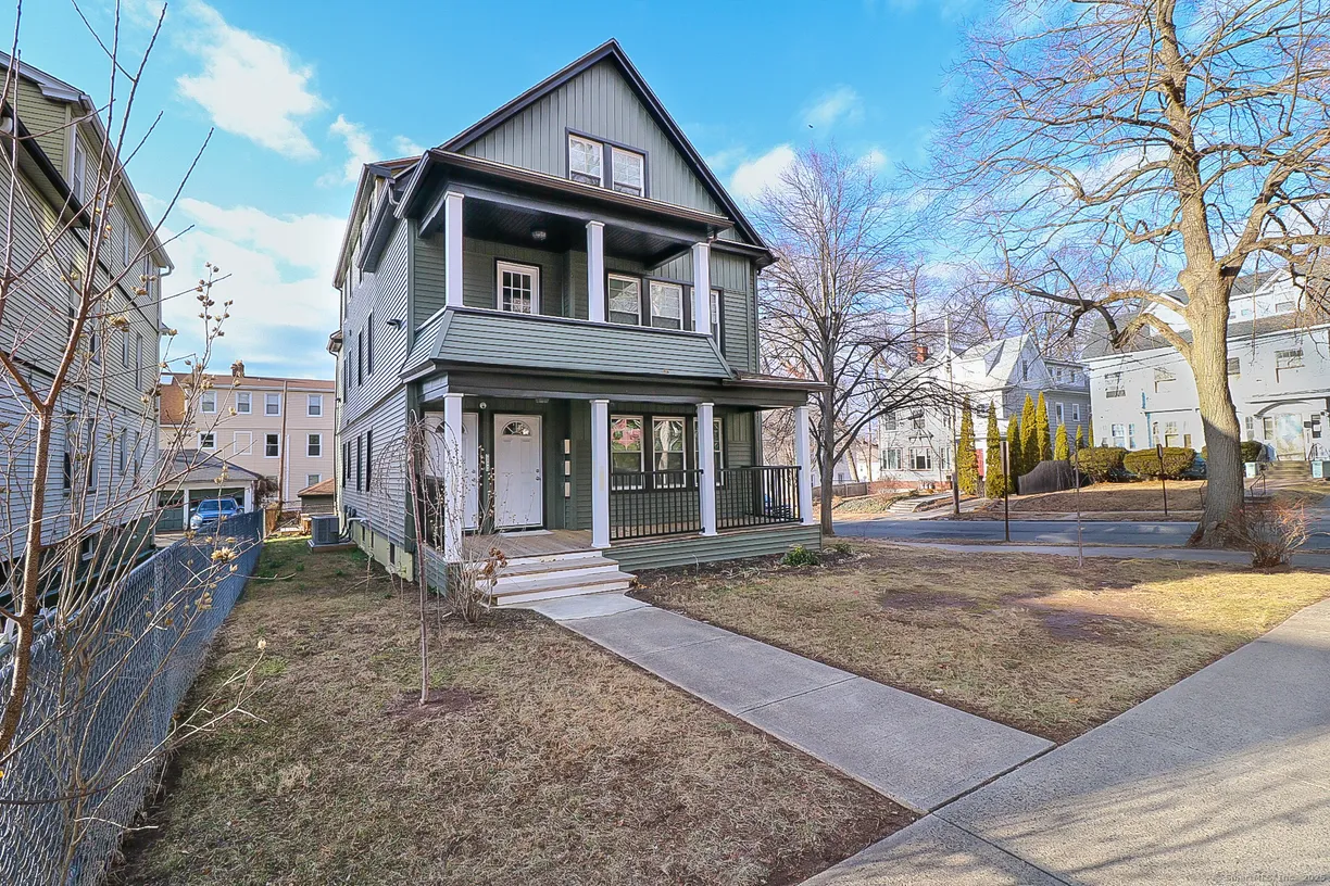 Greenwich Real Estate | View 72 Sheldon Terrace, 3rd Floor | 2 Beds, 1 Bath