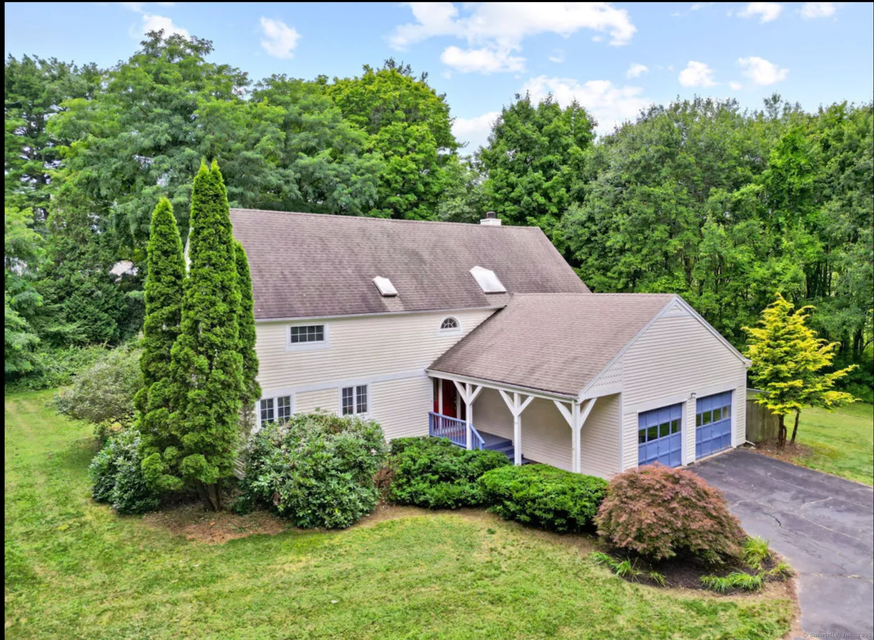 Greenwich Real Estate | View 95 Old Farms Road | 4 Beds, 2 Baths