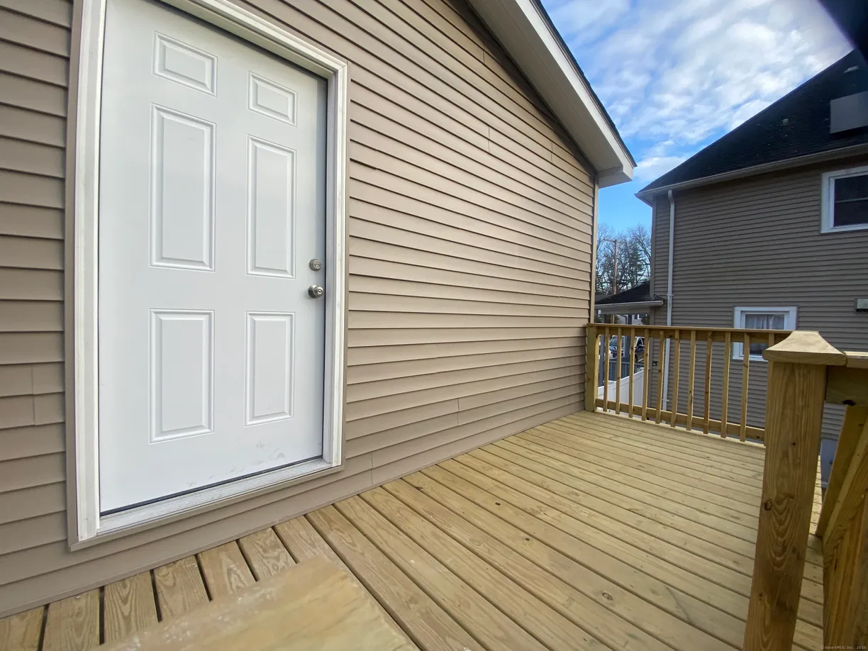 Greenwich Real Estate | View 67 Hemlock Street, 2 | 1 Bed, 1 Bath