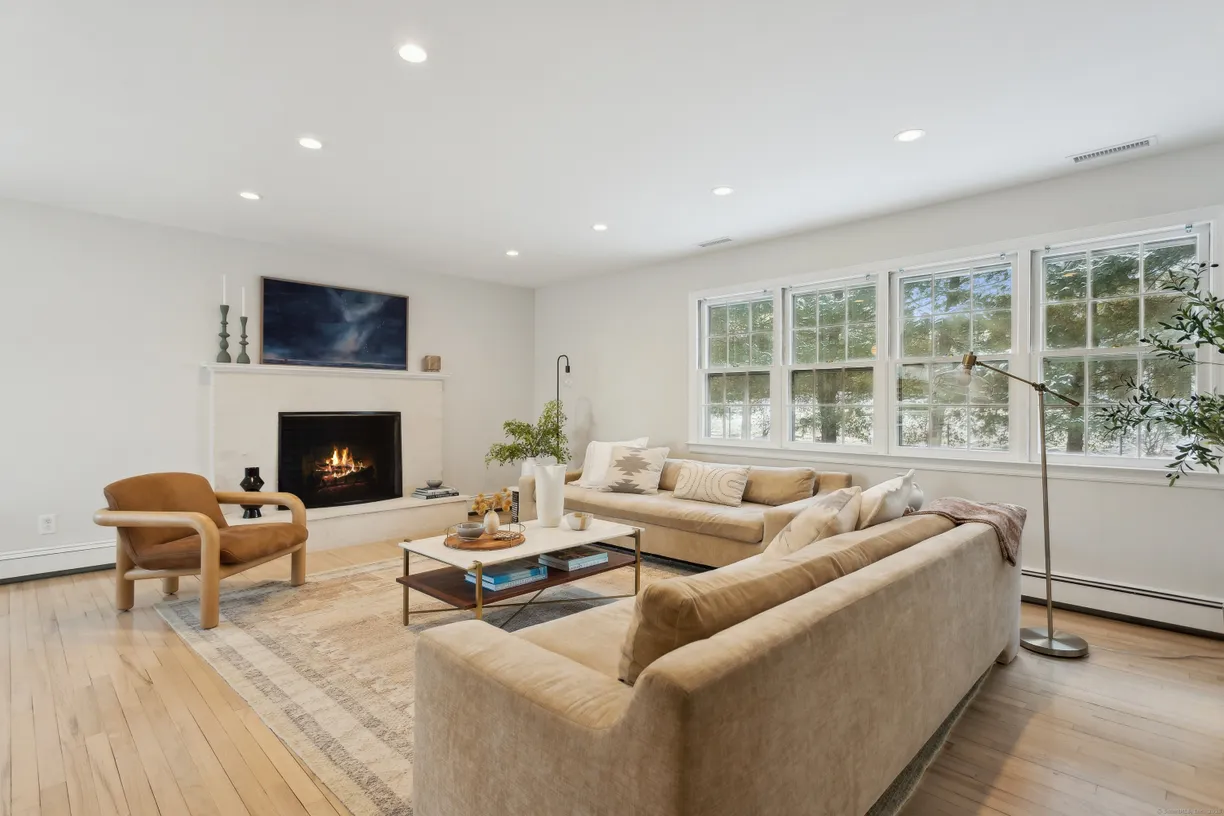 Greenwich Real Estate | View 5 Canning Lane | 3 Beds, 2 Baths