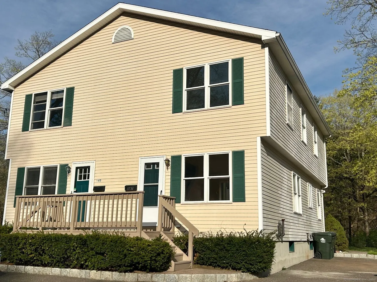 Greenwich Real Estate | View 145 - 147 Derby Avenue, 147 | 3 Beds, 1 Bath