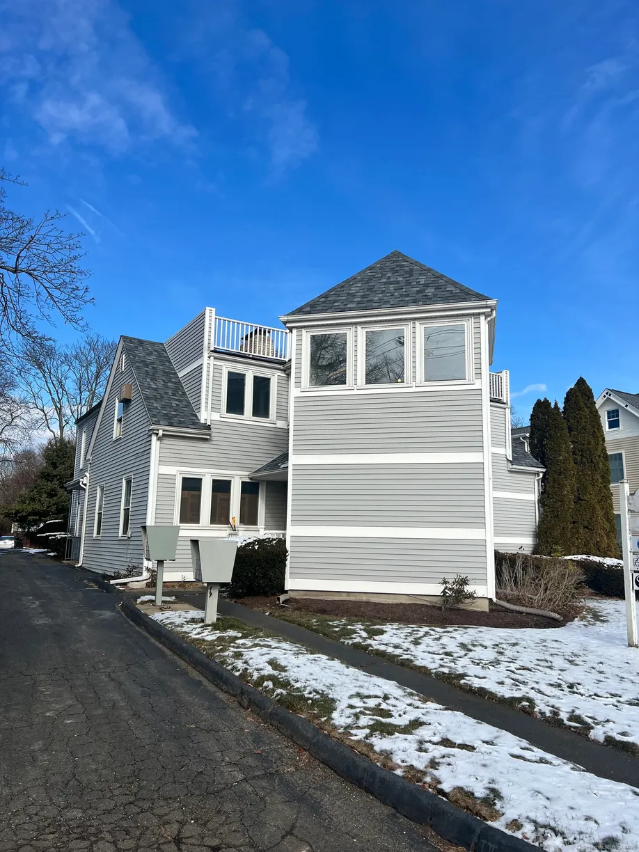 Greenwich Real Estate | View 18 Cherry Street | 1 Bed, 2 Baths