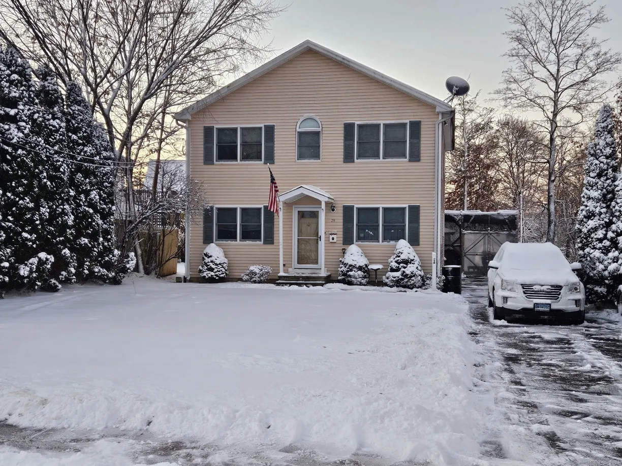 Greenwich Real Estate | View 29 Lake Street | 4 Beds, 3 Baths