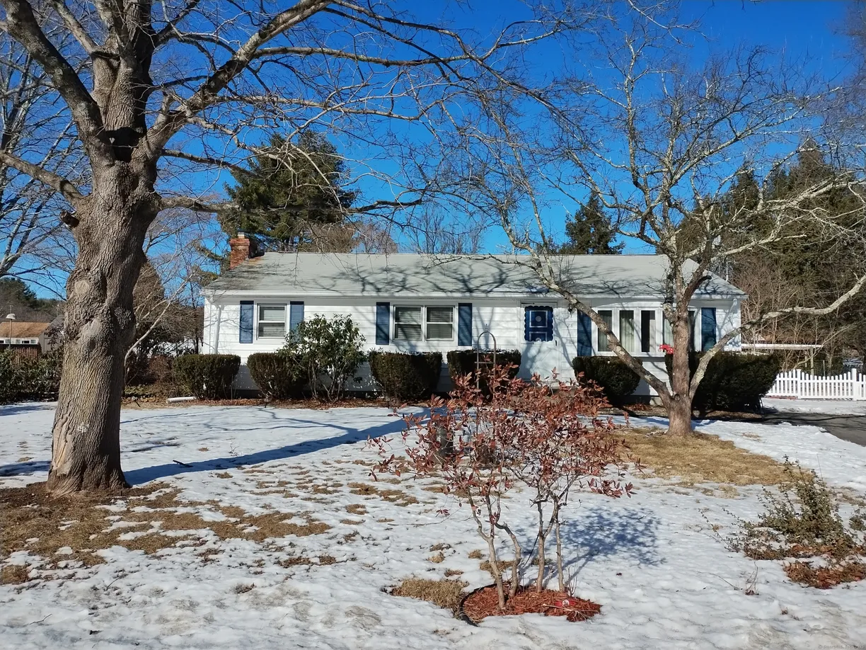 Greenwich Real Estate | View 28 Porter Plain Road | 3 Beds, 1 Bath