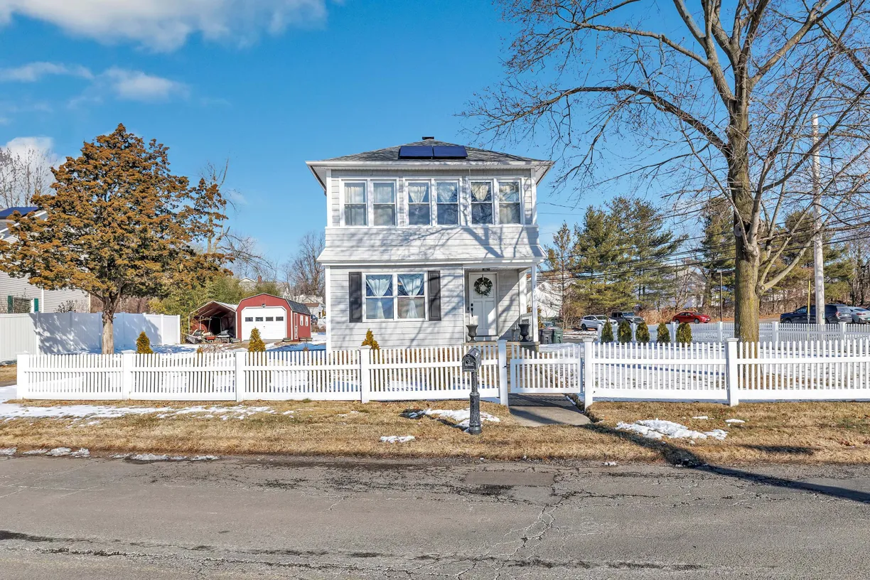 Greenwich Real Estate | View 101 Locust Street | 3 Beds, 1 Bath
