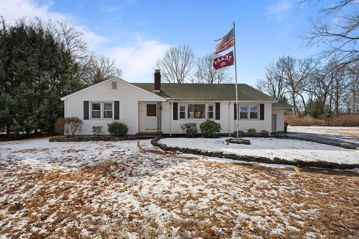 Greenwich Real Estate | View 72 East Street | 5 Beds, 3 Baths