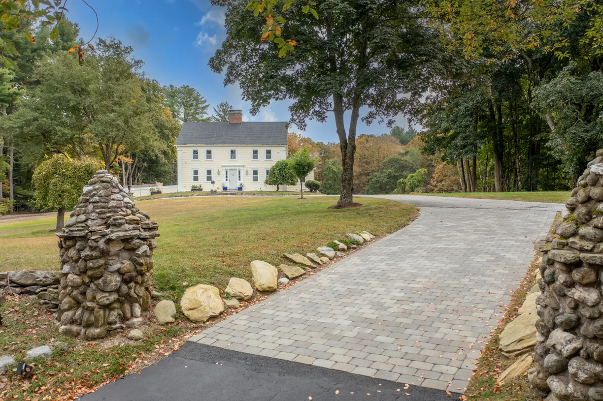 Greenwich Real Estate | View 240 Green Hollow Road | 4 Beds, 2 Baths