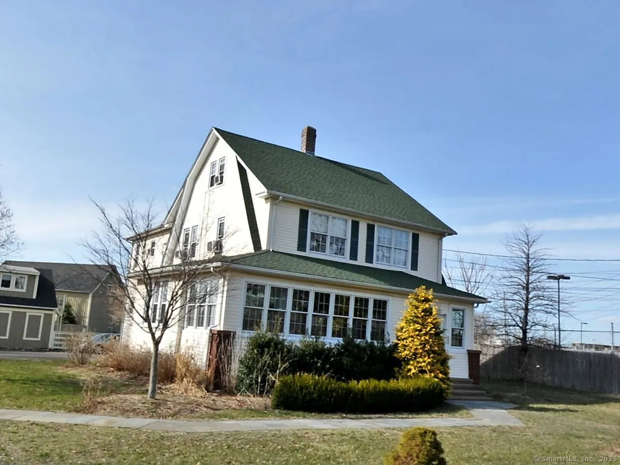 Greenwich Real Estate | View 724 Middletown Avenue | 1 Bed, 1 Bath
