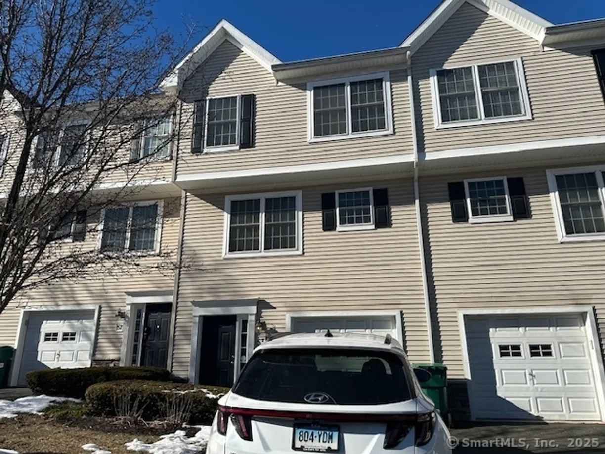 Greenwich Real Estate | View 53 Donahue Lane, 53 | 2 Beds, 1 Bath