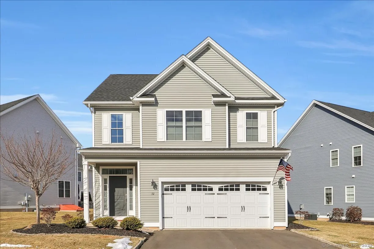 Greenwich Real Estate | View 72 Lexington Gardens, 72 | 3 Beds, 2 Baths