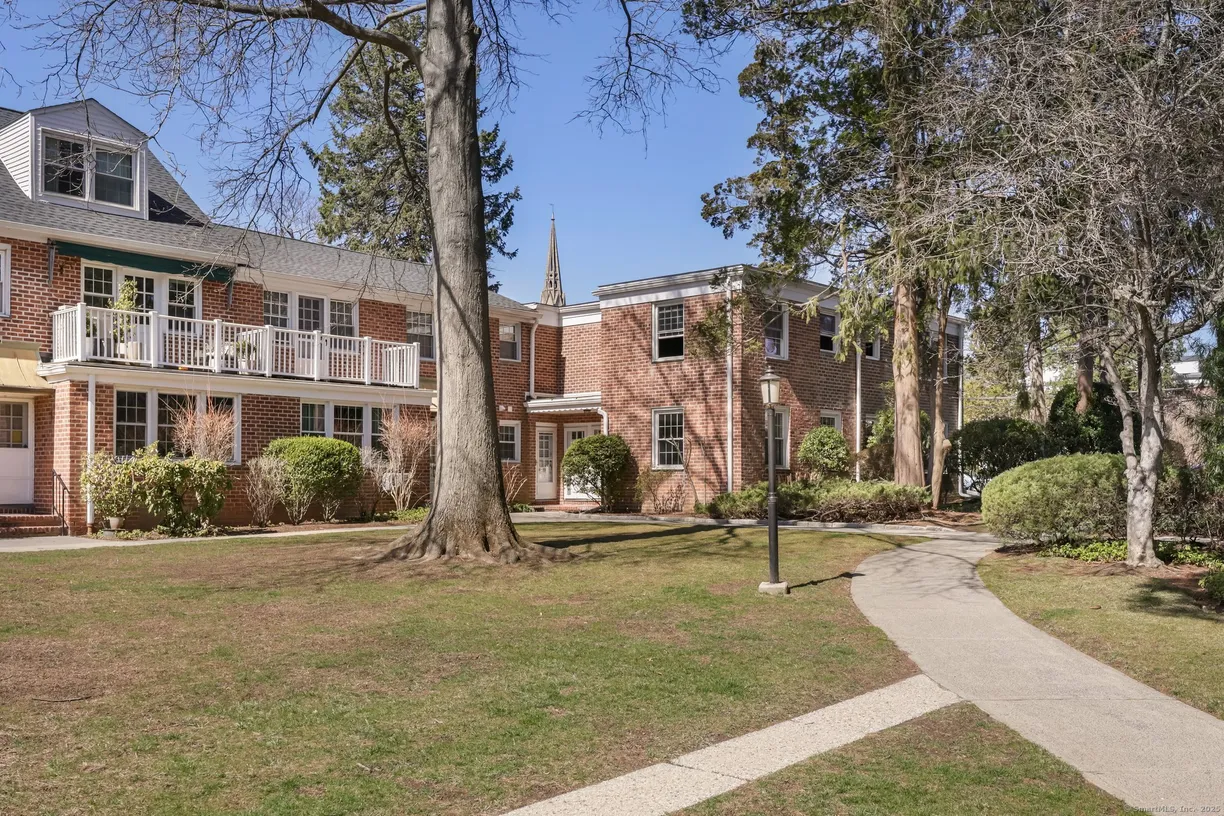 Greenwich Real Estate | View 172 Putnam Park | 2 Beds, 1 Bath