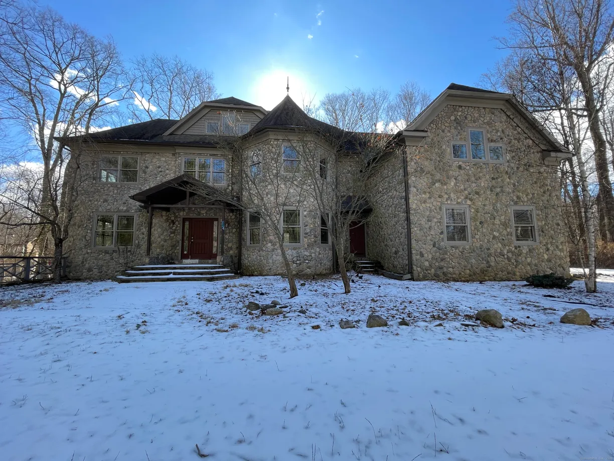 Greenwich Real Estate | View  | 4 Beds, 3 Baths