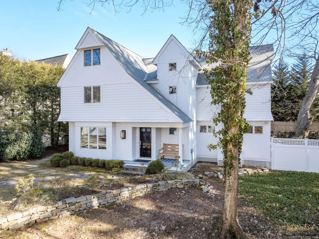 Greenwich Real Estate | View 14 Tyler Lane | 4 Beds, 4 Baths